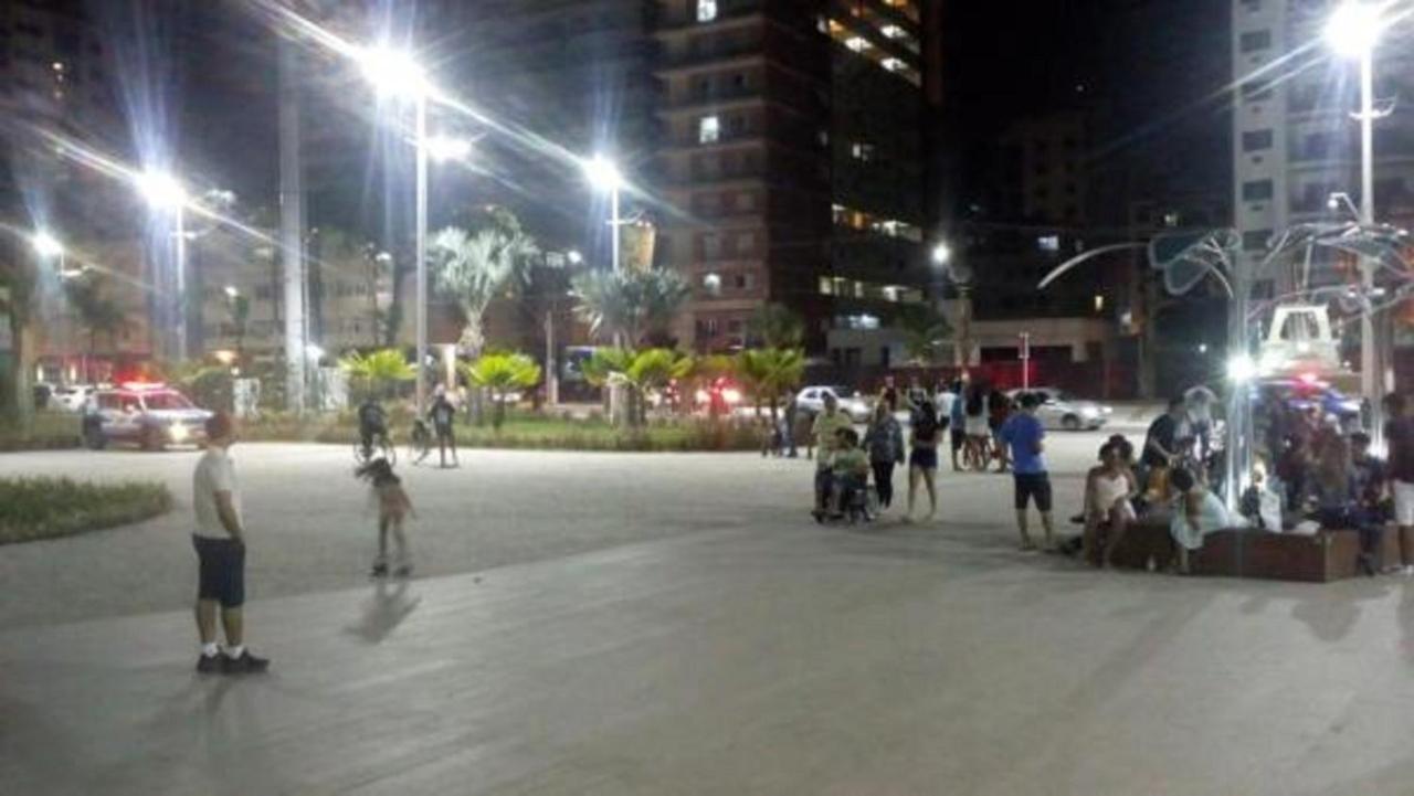 Ape Temporada Praia Grande Sp Completo Com Piscina, Churrasqueira, Estacionamento Exterior foto